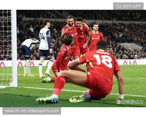 利物浦左翼持续强攻，迪亚斯搓射稍稍打偏