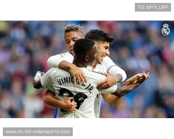 维尼修斯弧顶推进后补射破门